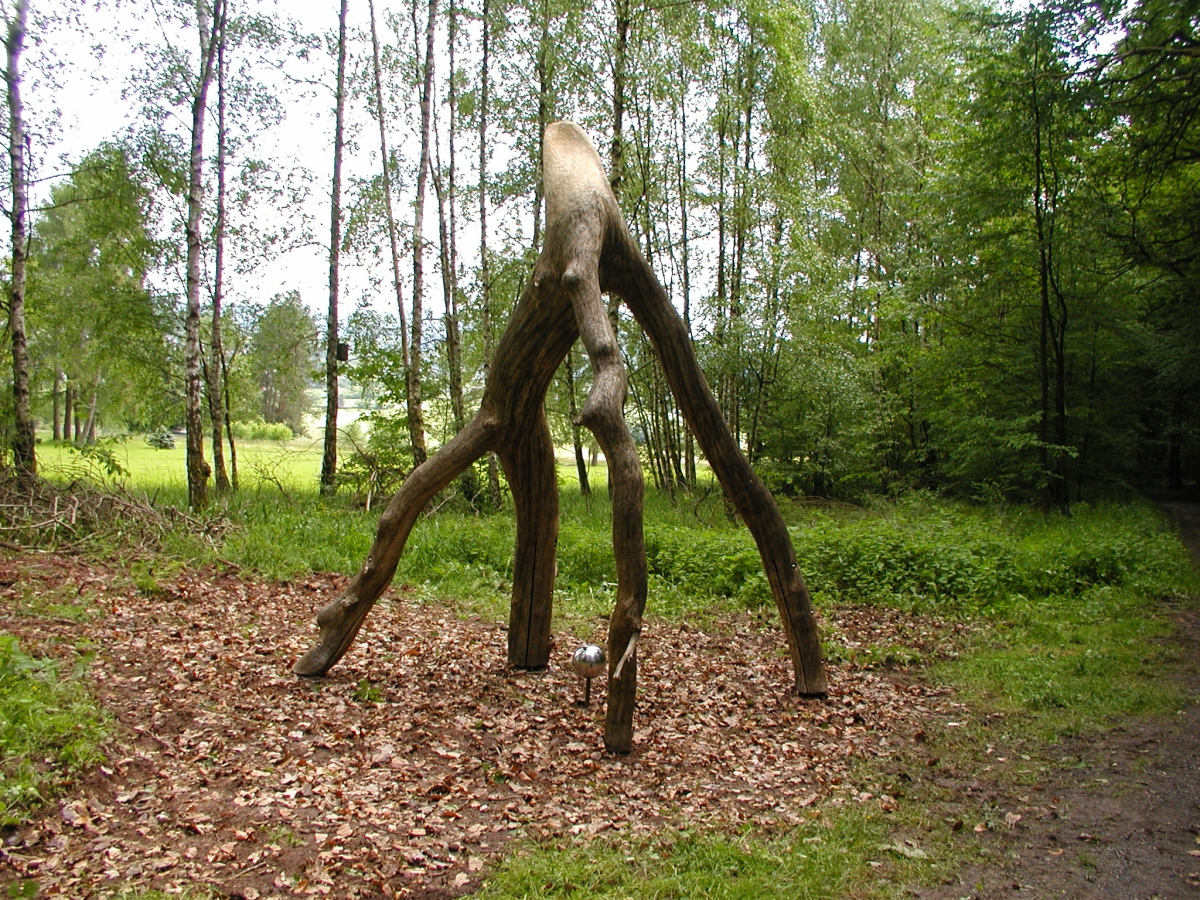 Kunstwerk 10-Geborgen-auf dem Weg der Besinnung in Bad Kissingen, Künstler Helmut Droll, Foto Brigitte Droll