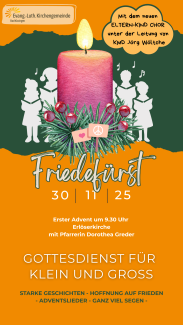 Eine leuchtende Adventskerze und Friedenssymbole