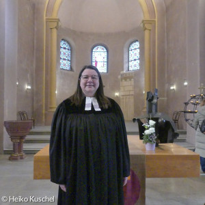 Altar_Pfarrerin_Sandra_Strunz